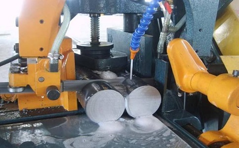 畜禽良种场卧式带锯床的送料方式有哪几种？