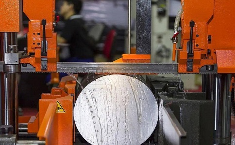 畜禽良种场立式金属带锯床切削出现跑带故障解决方法！